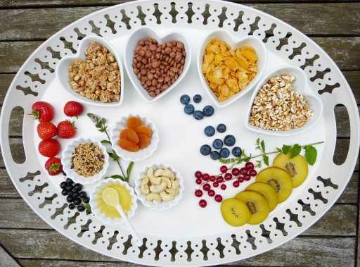 Beneficios de la comida mediterránea para la salud cerebral de las personas mayores